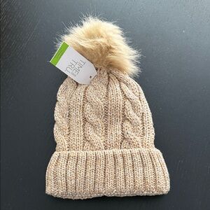 Time and Tru Women’s Beige Cable Knit Pom-Pom Hat